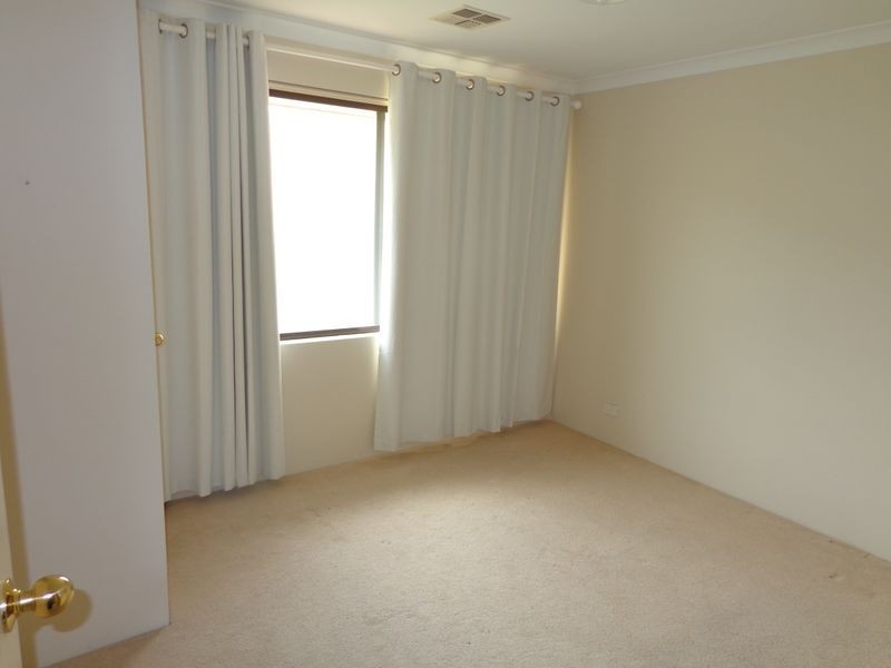 6 Lismore Ridge, Lakelands WA 6180