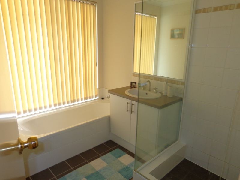 6 Lismore Ridge, Lakelands WA 6180