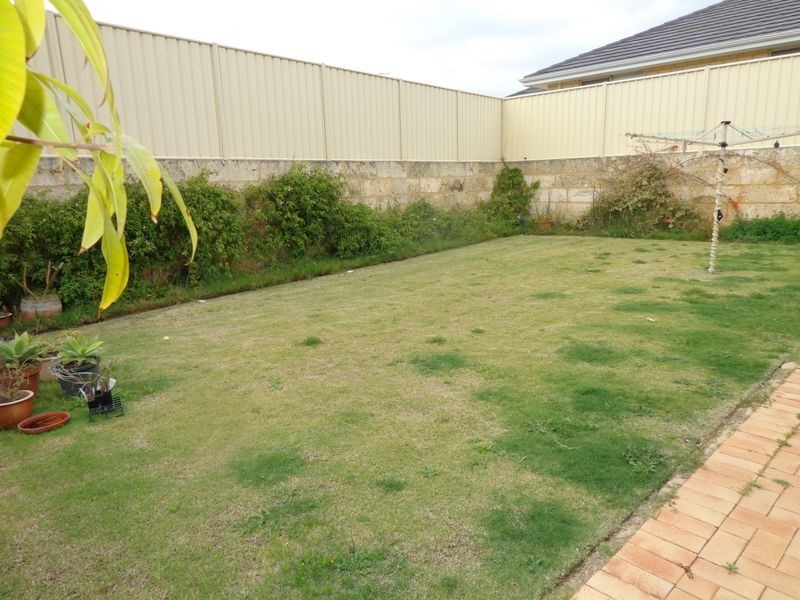 6 Lismore Ridge, Lakelands WA 6180