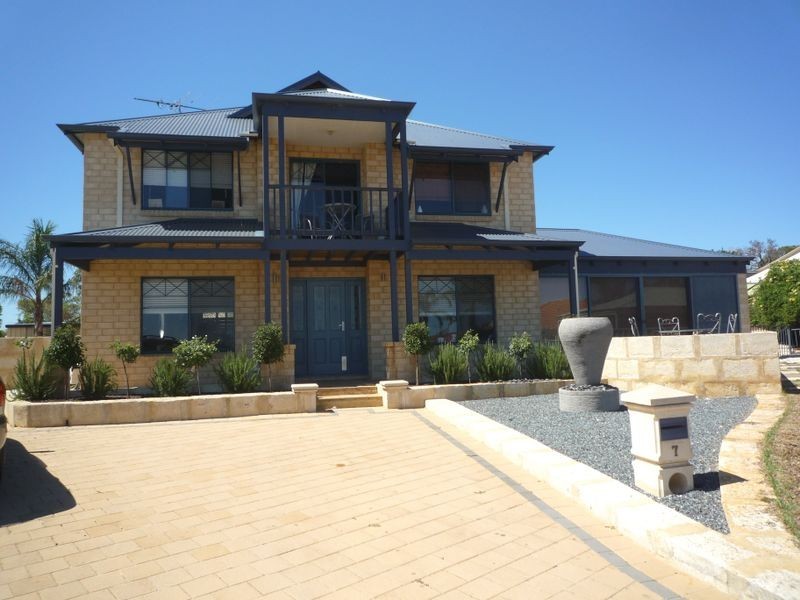 7 Dryandra Place, Halls Head WA 6210