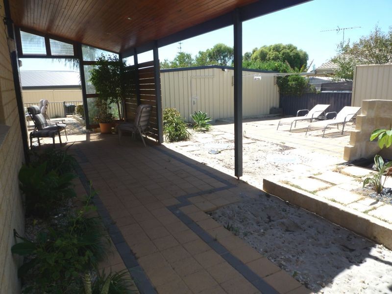 7 Dryandra Place, Halls Head WA 6210