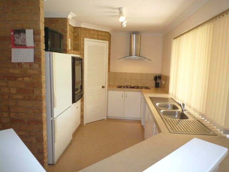 7 Yorrell Place, Halls Head WA 6210