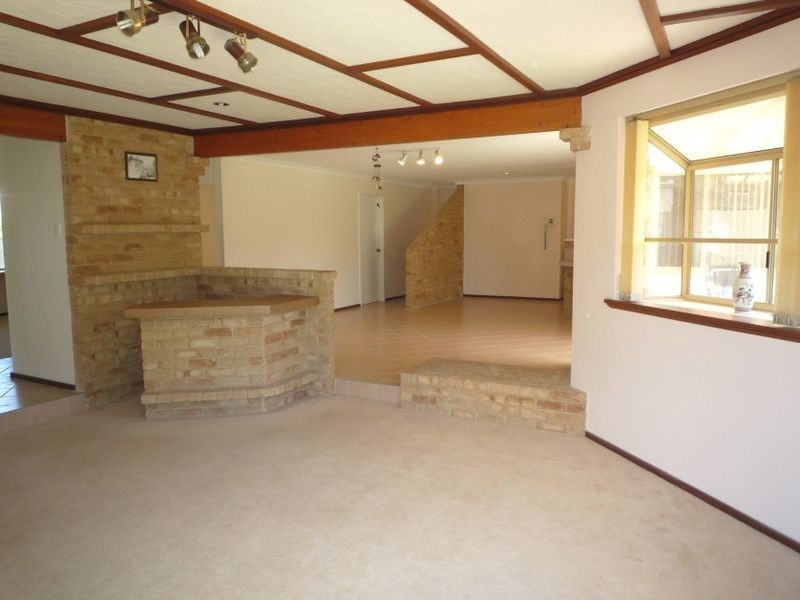 7 Yorrell Place, Halls Head WA 6210