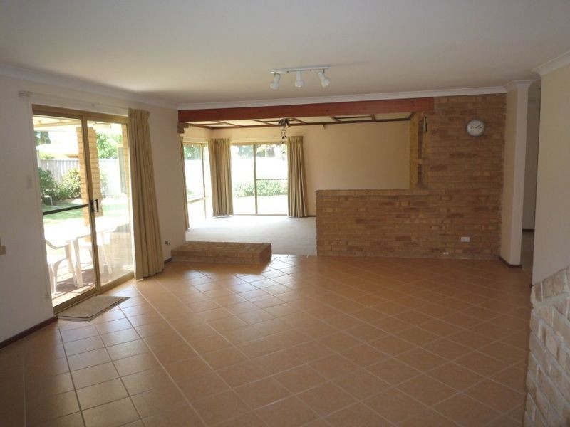 7 Yorrell Place, Halls Head WA 6210