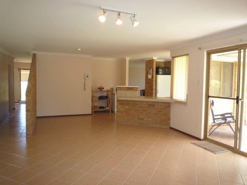 7 Yorrell Place, Halls Head WA 6210
