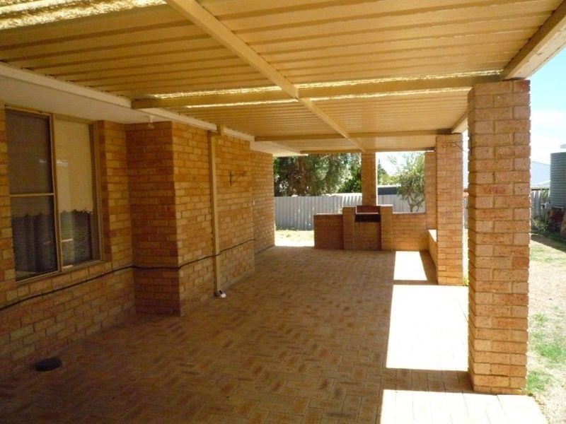 61 Portmarnock Circle, Halls Head WA 6210