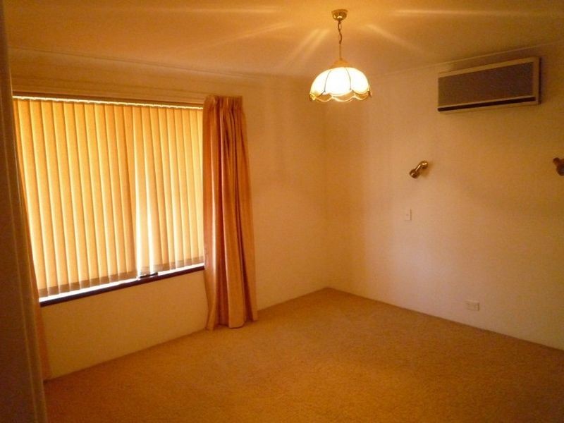 61 Portmarnock Circle, Halls Head WA 6210