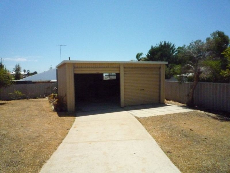 61 Portmarnock Circle, Halls Head WA 6210