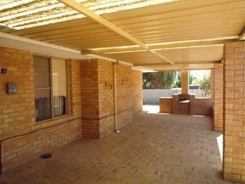 61 Portmarnock Circle, Halls Head WA 6210