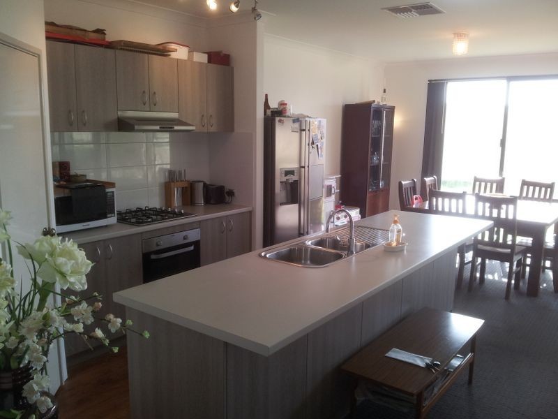 2 Cohen Vista, Lakelands WA 6180