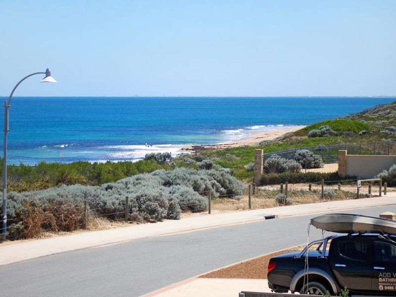 104 Boardwalk Boulevarde, Halls Head WA 6210