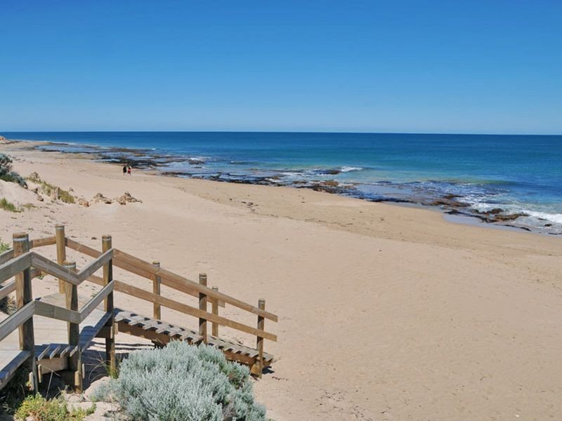 104 Boardwalk Boulevarde, Halls Head WA 6210