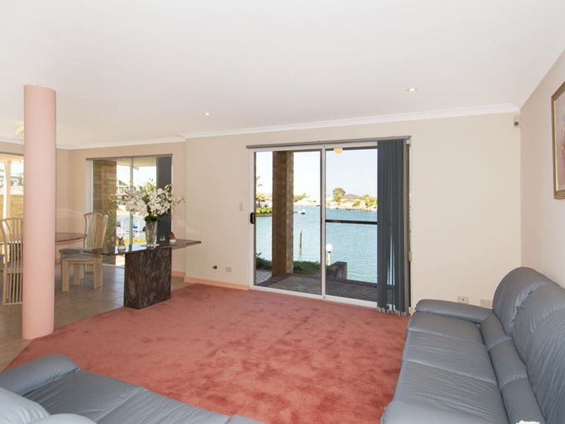 7 Baruna Court, Halls Head WA 6210