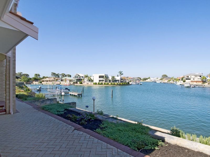 7 Baruna Court, Halls Head WA 6210