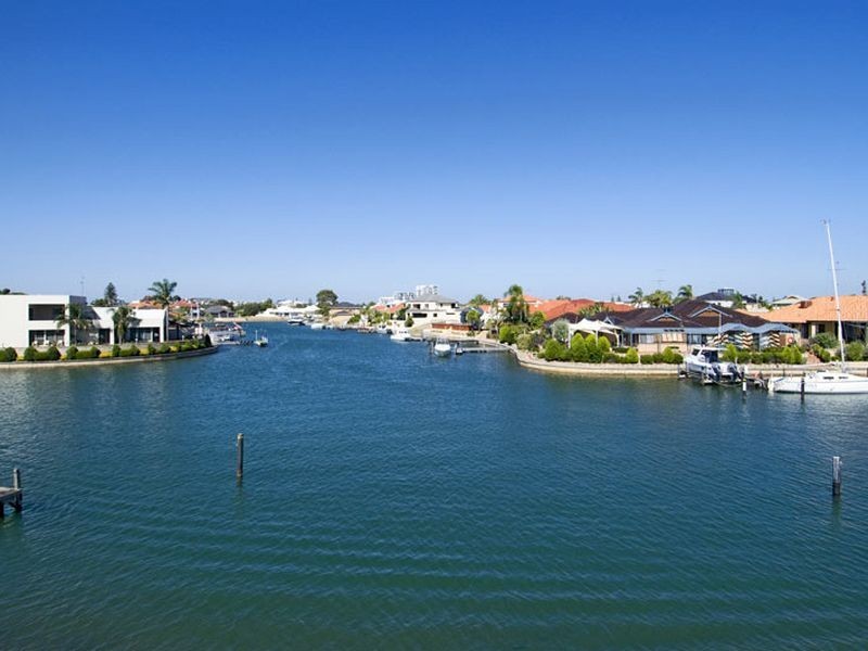 7 Baruna Court, Halls Head WA 6210