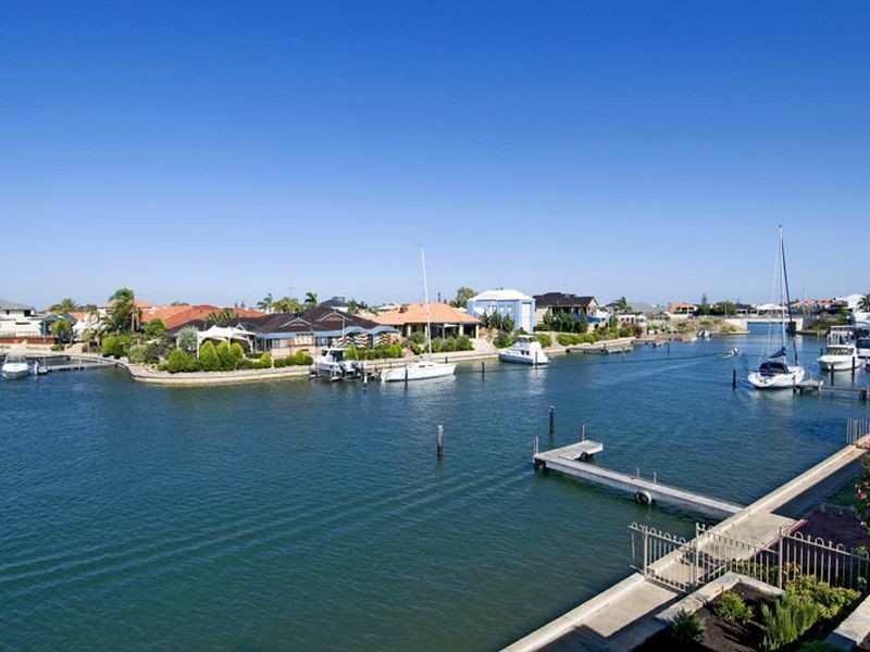 7 Baruna Court, Halls Head WA 6210