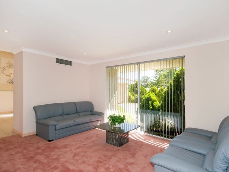 7 Baruna Court, Halls Head WA 6210