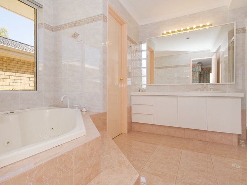 7 Baruna Court, Halls Head WA 6210