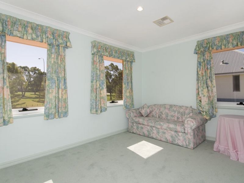 7 Baruna Court, Halls Head WA 6210
