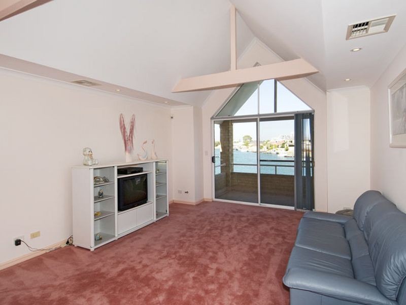 7 Baruna Court, Halls Head WA 6210