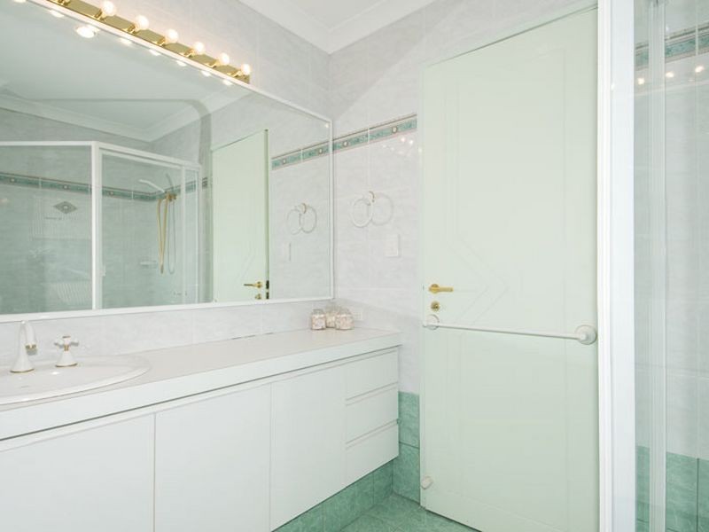 7 Baruna Court, Halls Head WA 6210
