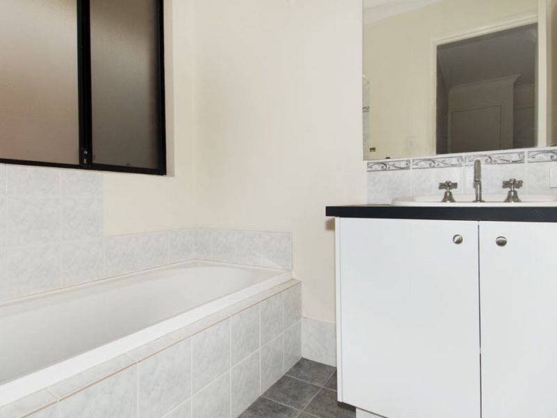 25 Bennett Brook Circle, Greenfields WA 6210