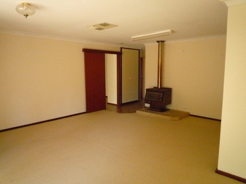 3 Gleneagles Place, Halls Head WA 6210