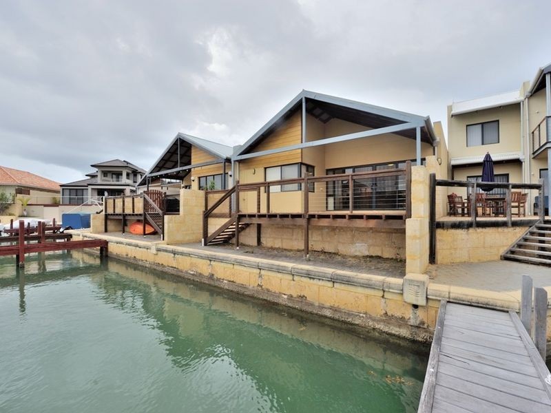 4/3 Piccolo Place, Halls Head WA 6210