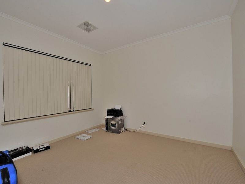4/3 Piccolo Place, Halls Head WA 6210