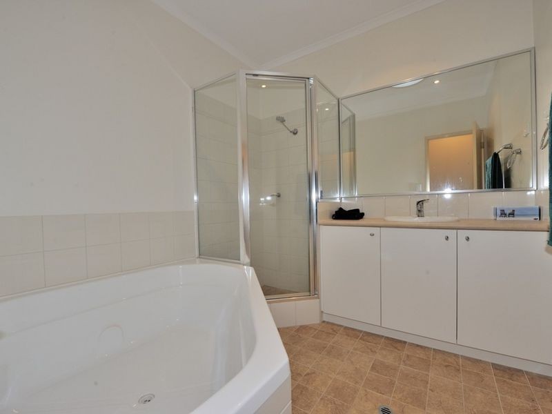4/3 Piccolo Place, Halls Head WA 6210
