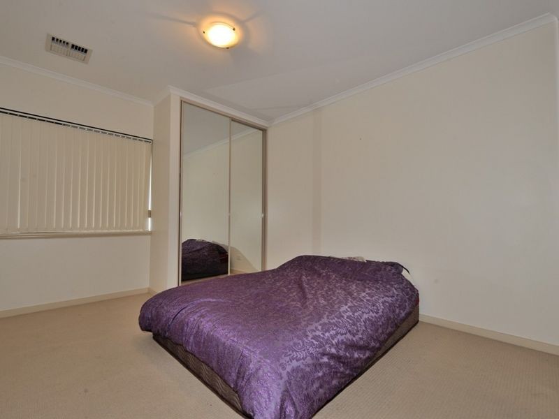 4/3 Piccolo Place, Halls Head WA 6210