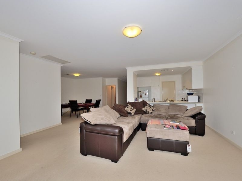 4/3 Piccolo Place, Halls Head WA 6210