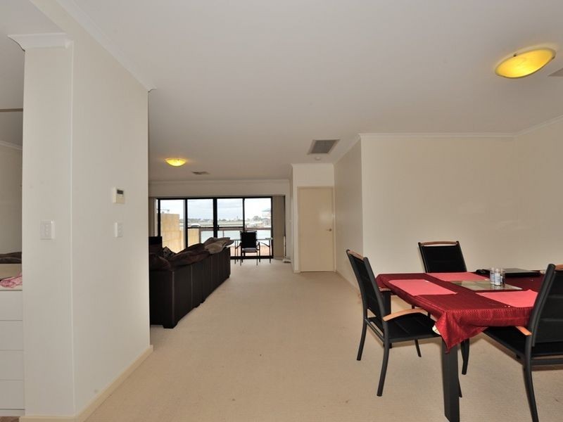 4/3 Piccolo Place, Halls Head WA 6210