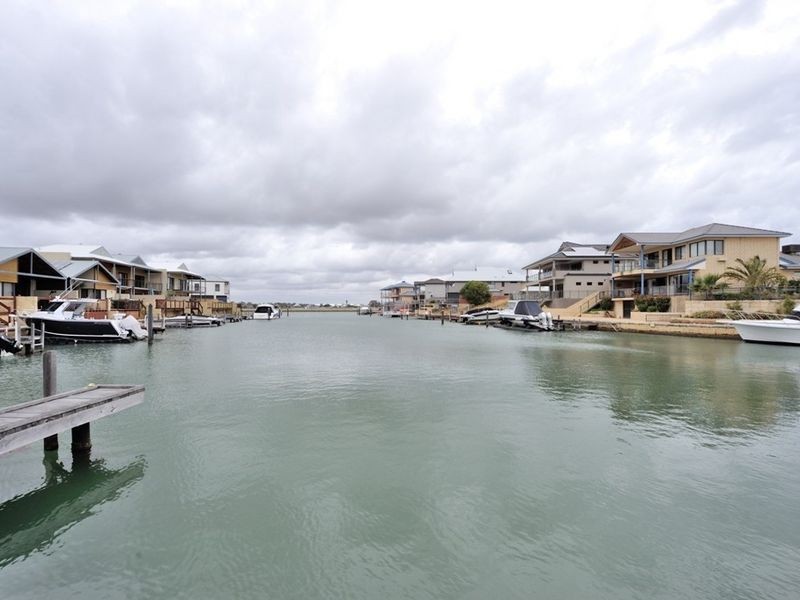 4/3 Piccolo Place, Halls Head WA 6210