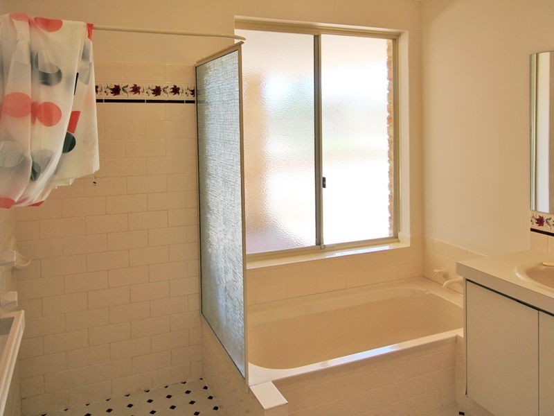 52A Casuarina Drive, Halls Head WA 6210