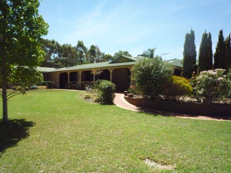 4 Dale Close, Halls Head WA 6210