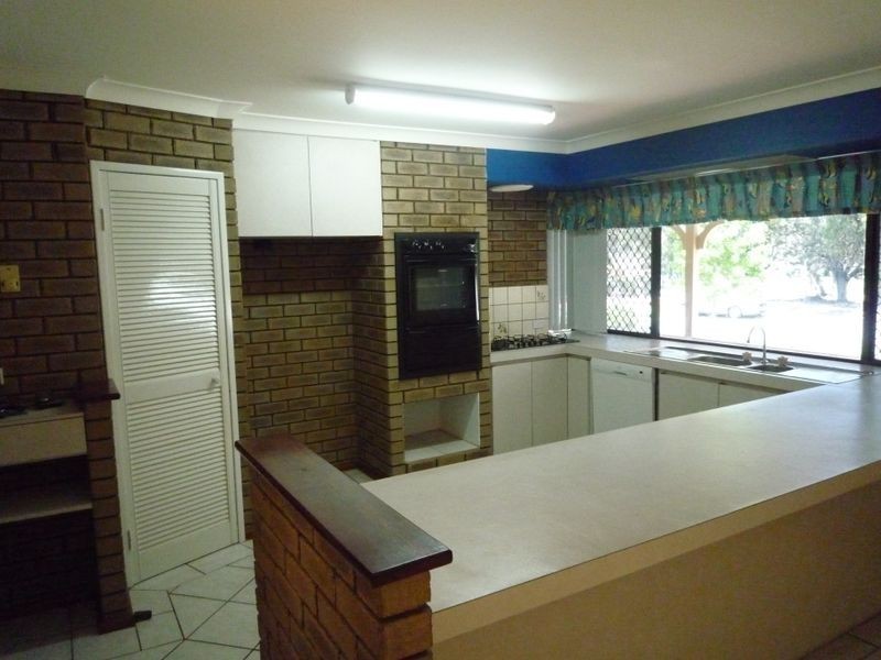 4 Dale Close, Halls Head WA 6210