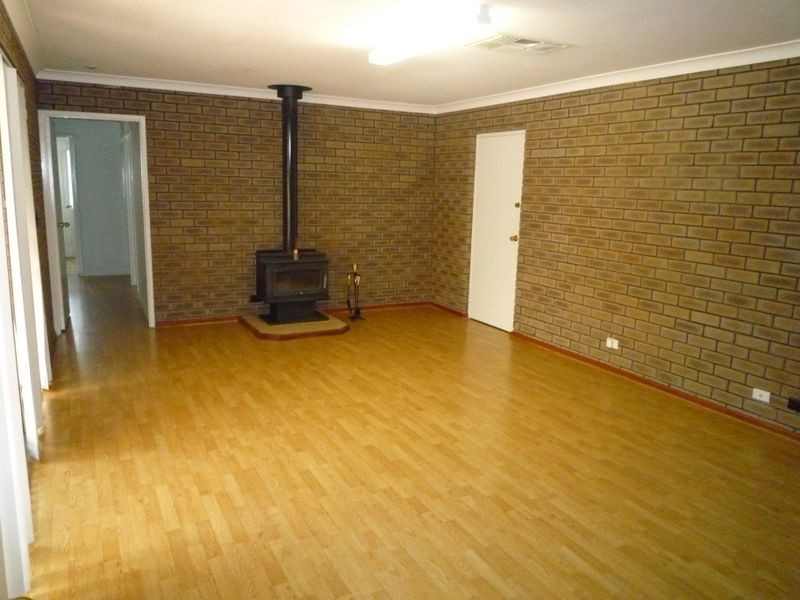 4 Dale Close, Halls Head WA 6210