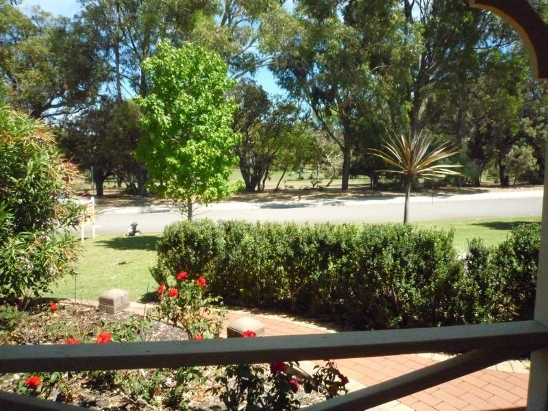 4 Dale Close, Halls Head WA 6210