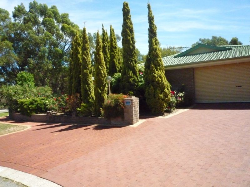 4 Dale Close, Halls Head WA 6210
