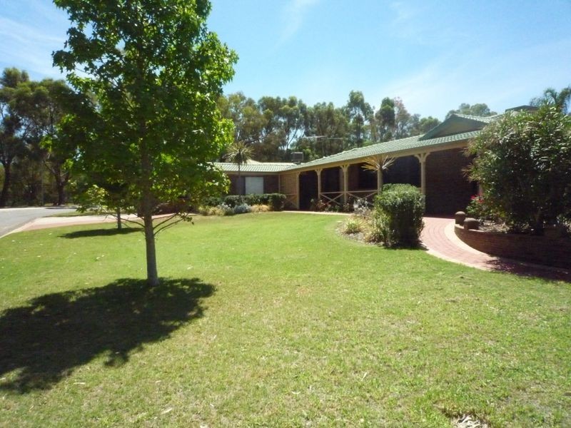 4 Dale Close, Halls Head WA 6210