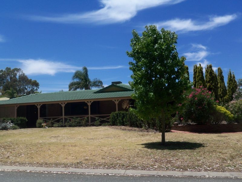 4 Dale Close, Halls Head WA 6210