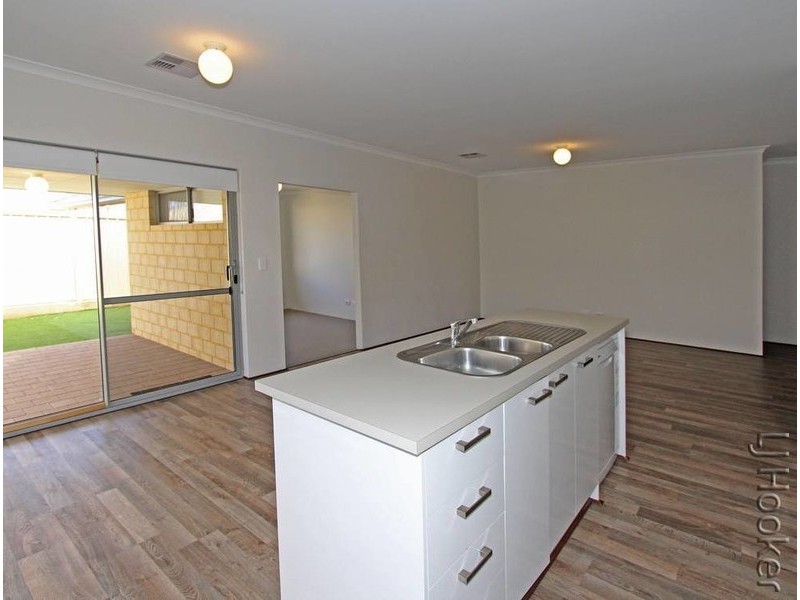 14 Adela Bend, Lakelands WA 6180