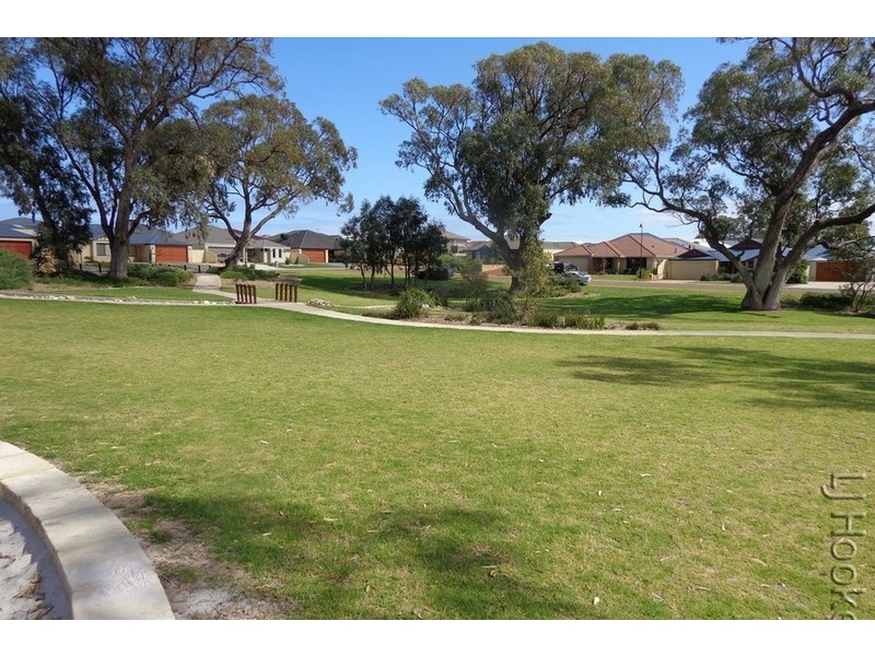 14 Adela Bend, Lakelands WA 6180