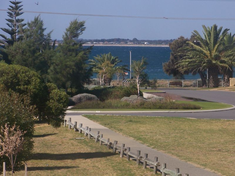 1 Gallop Street, Halls Head WA 6210