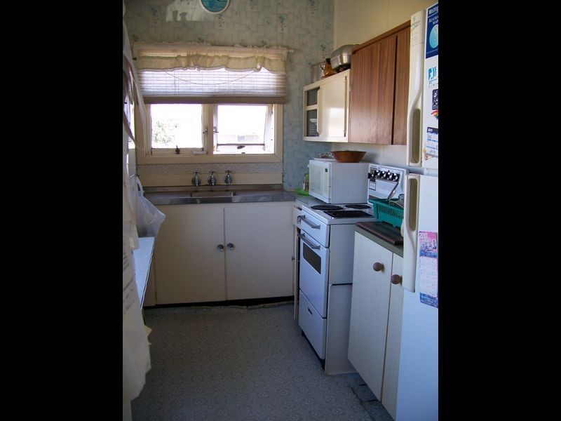 1 Gallop Street, Halls Head WA 6210