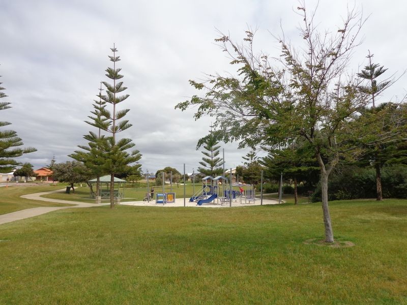 24 Montego Way, Halls Head WA 6210