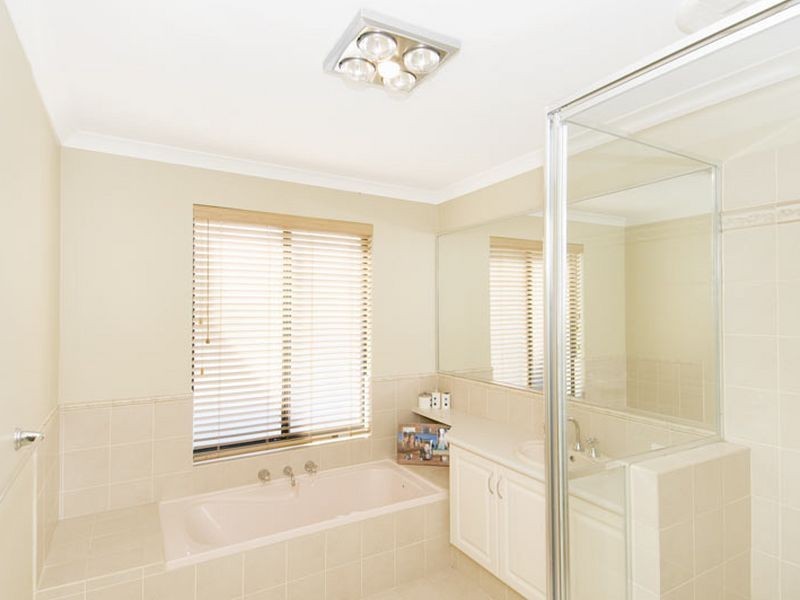 6 Lomatia Ramble, Halls Head WA 6210