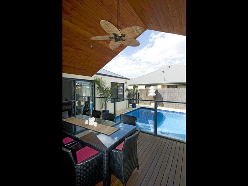 6 Lomatia Ramble, Halls Head WA 6210