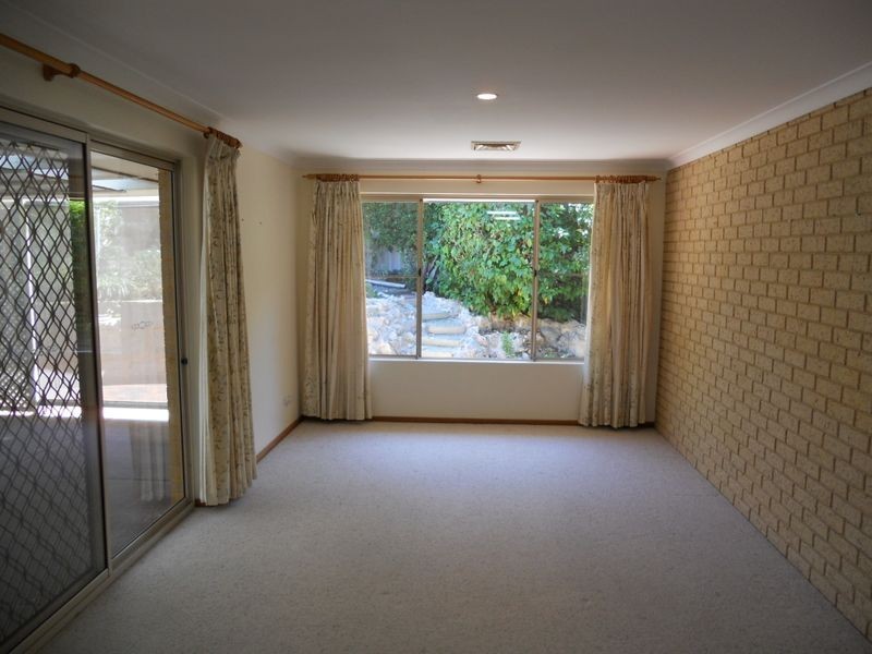 5 Muirfield Court, Halls Head WA 6210